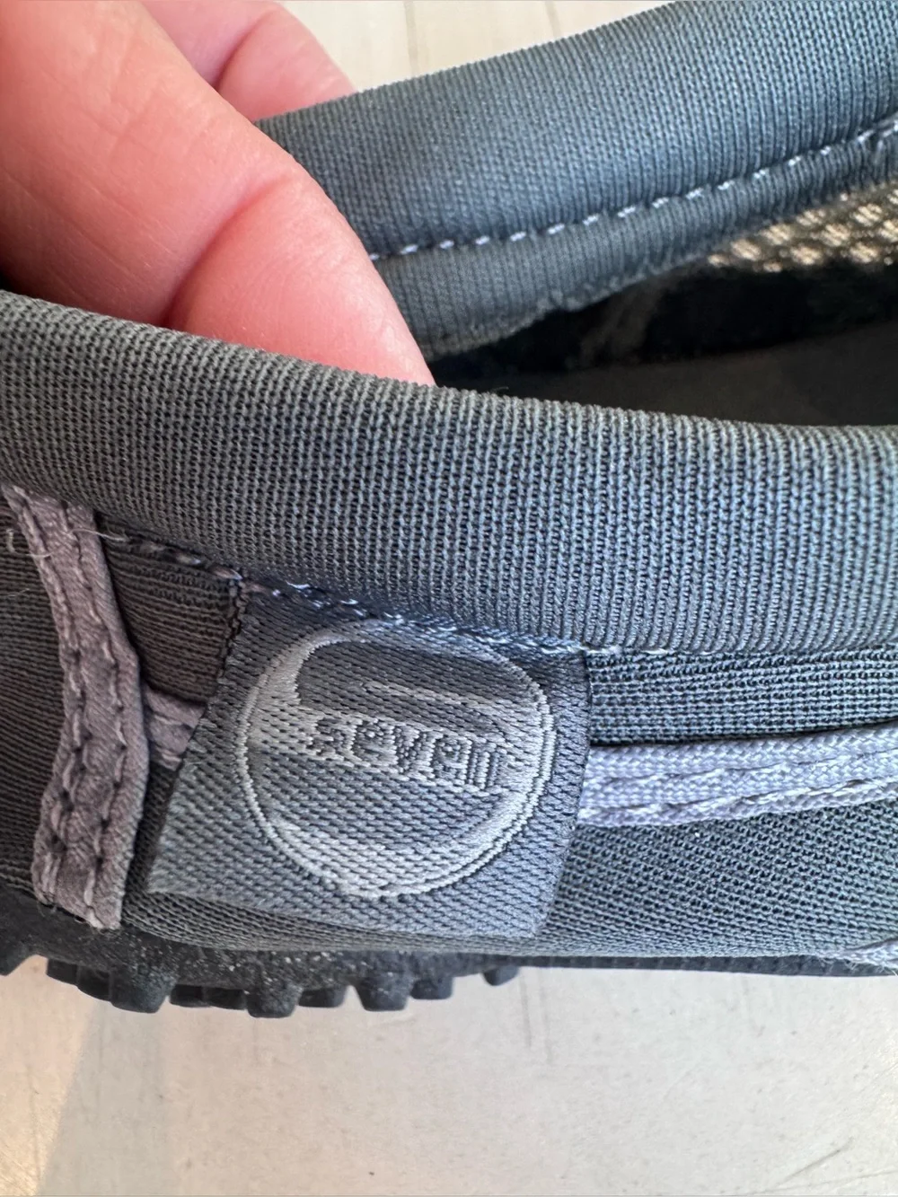 Kids S7 Aqua Socks Wave Water Shoes Gray Zipper Slip-On Pool Beach - Size 12